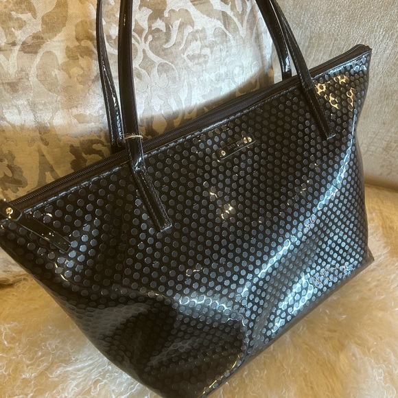 Timeless Kate Spade Black Patton Leather Embossed Dot Hand Bag. - Picture 2 of 8